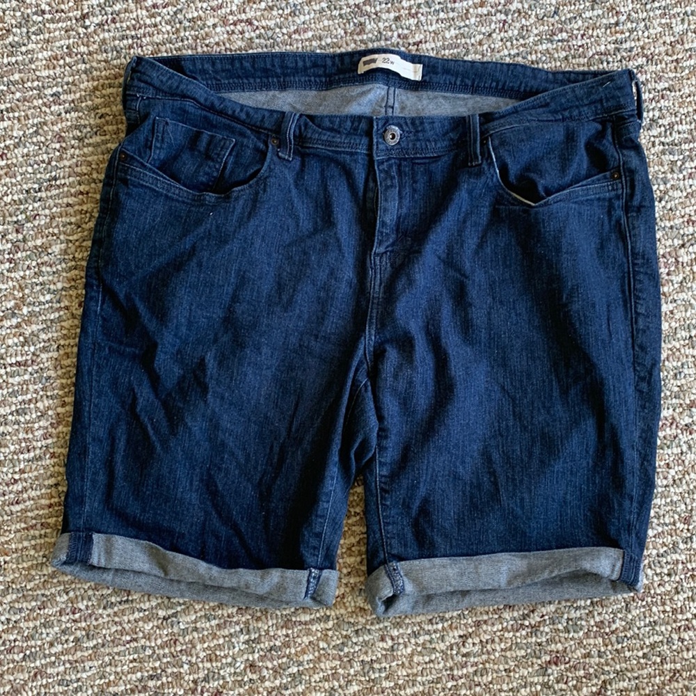 Levi’s plus size stretch denim shorts😊